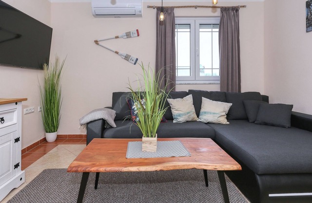 House Zaton beach Apartment 4 near the beach with barbecue area and balcony