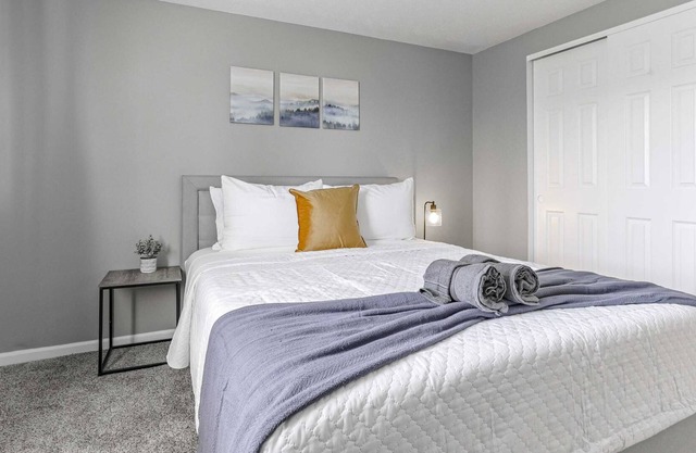 Housepitality- Grove City Homestead- 4 Bed - New Renovation