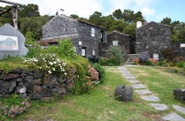 Houses In Pico