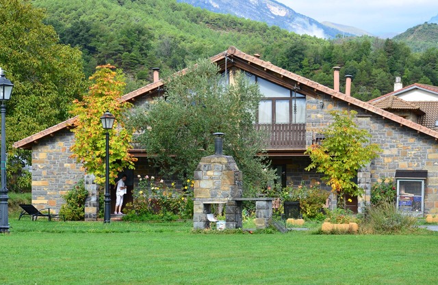 Houses the Ribera. 4 standard pax
