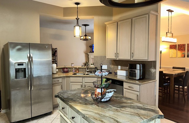 Houston Hideaway! Enjoy peace that feels like home while you visit the city.