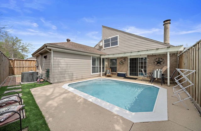 Houston Pool Getaway | Games | Parking WiFi | Pet
