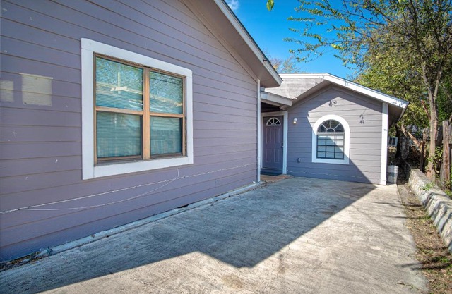 Houston St Guest house near Downtown/Military base
