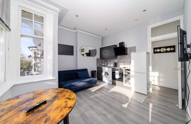 Hove 1 Bedroom Flat BN329DAV06