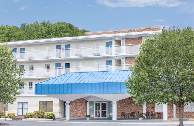 Howard Johnson by Wyndham Staunton