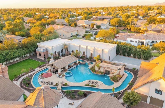 HOZHO Luxe Retreat Villa