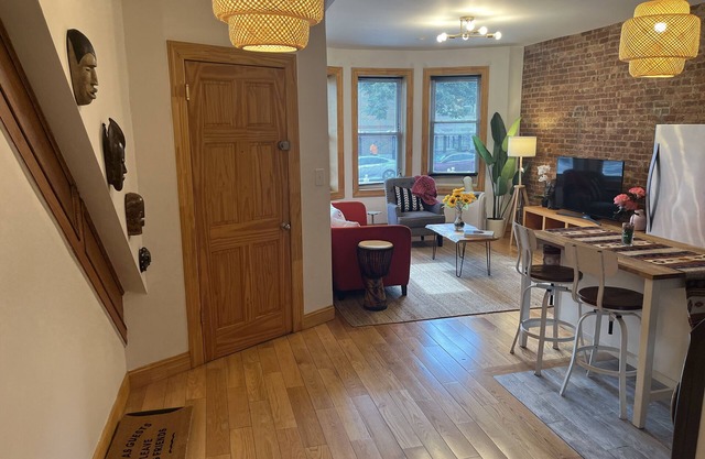 Huge 2 Bedroom/2 Bathroom Apt