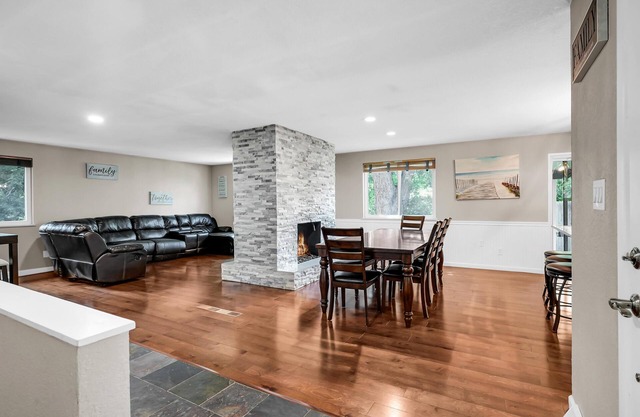 Huge Arvada Retreat! Great quiet neighborhood!