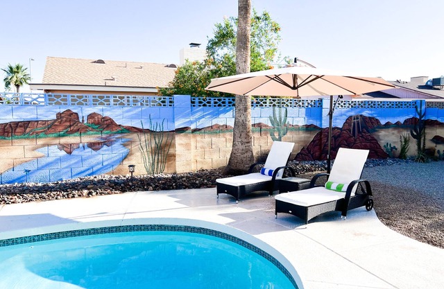 Huge Backyard, Private Yard, Heated Pool $