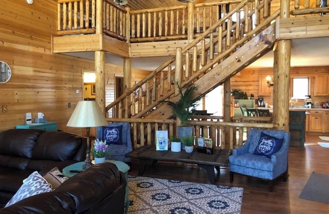 Huge Cabin near Castle Rock Lake - New Lisbon, WI
