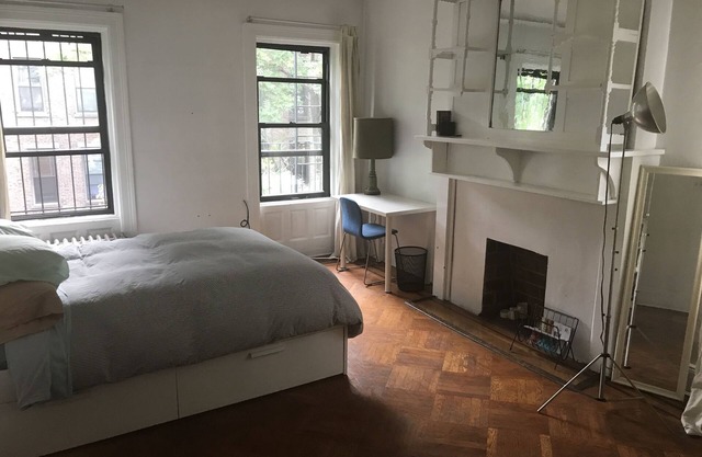 HUGE ONE BEDROOM APT IN FORT GREENE