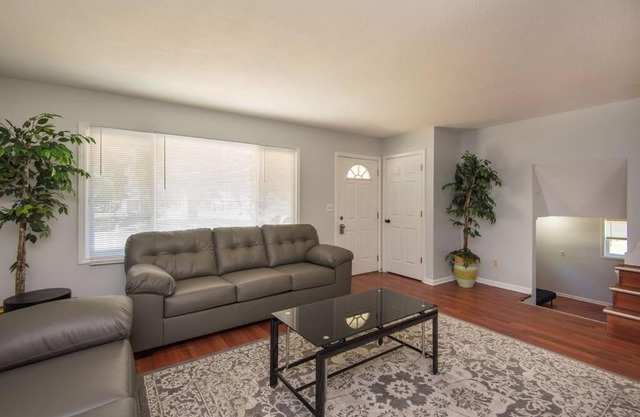 Huge & Spacious 4BR Home in the heart of DSM