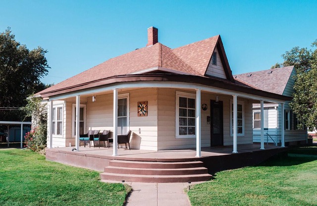 Huge Yard & Pet Friendly! Walking Distance to Main Street - Historic Home
