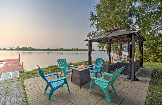 Hugo Home, Direct Lake Access and Private Dock!