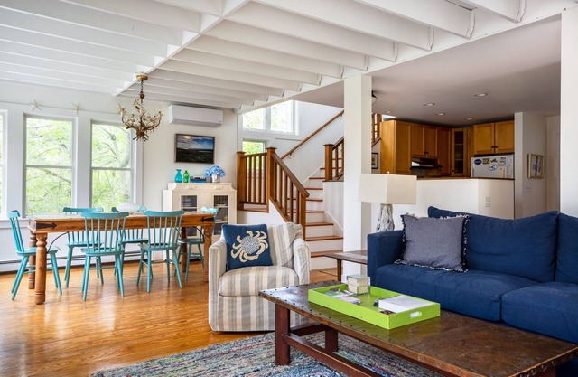 Humble Abode/Charming Cottage Near Long point Beach
