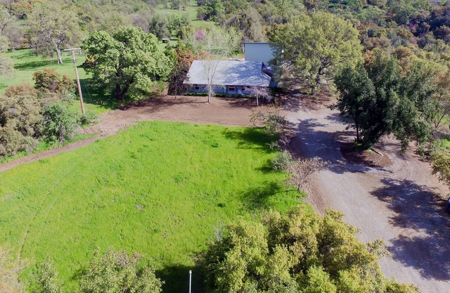 Hummingbird House: Comfy Base for Exploring Sequoia & Kings Canyon Nat'l Parks
