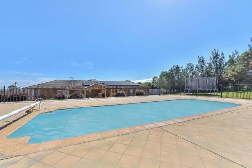 Hunter Valley Family Oasis - 5 bedroom House with Pool