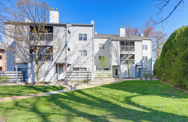 Huron Condo on Lake Erie w/Balcony & Seating!