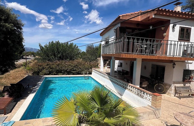 HUTTE-1960 Mediterranean Country House with garden and pool in 3ha estate
