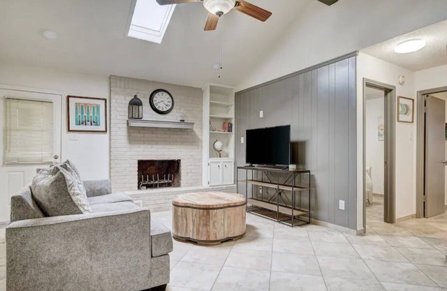 Hutto 4 BDRM GETAWAY HOME PERFECT FOR BUSINESS OR LEISURE.