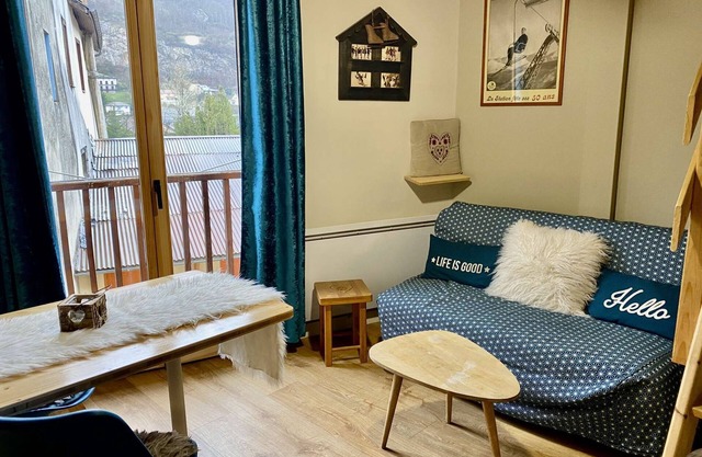 ☆hyper center☆La Marmotte ☆ small T2 cabin☆entrée24h/24☆près ski/cure ≈ wifi☆