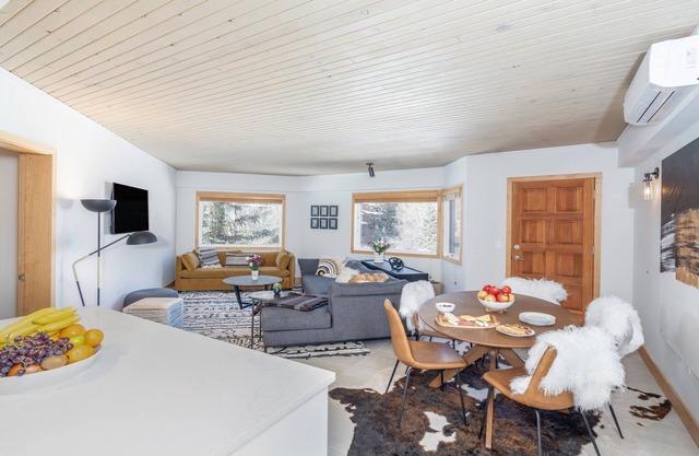 ICE HOUSE 305-Stylish Condo, Exquisite Central Location near Gondola