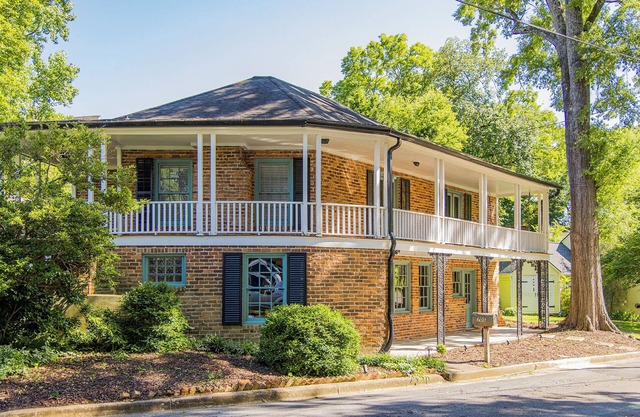 Iconic Historic Home near downtown Rome