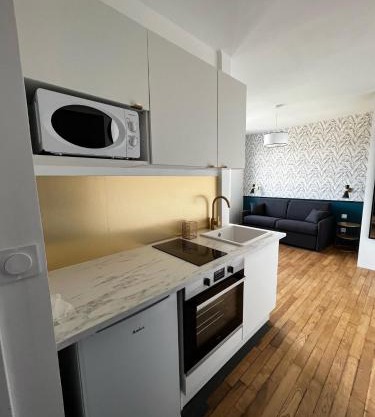 IDÉALEMENT SITUÉ "LE STUDIO" Les Locations ISAHORA sont aussi à 2 pas du Château d'Eu, des Falaises du Tréport, de MERS les Bains et aux portes de la BAIE DE SOMME