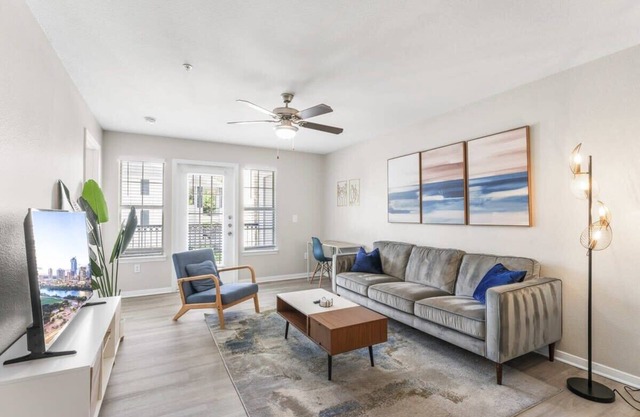Ideal 2BR King Suite w Gym close to Downtown