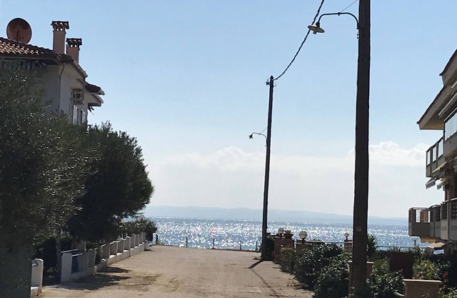 Ideal 3-floor Maisonette next to the sea