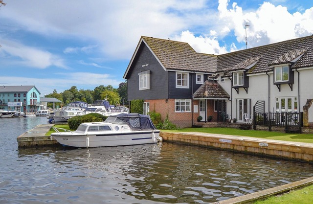 Ideal for a couple or small family wishing to discover the Norfolk Broads.