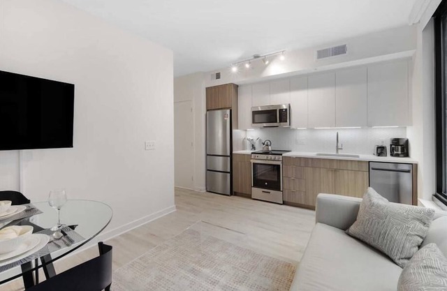 Ideal for Your DC Visit | Stylish 1BR Apartment with Full Kitchen