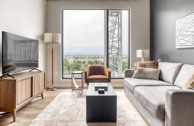 Ideal Golden Triangle 2BR w/ Pool, Gym & W/D, next to Park, by Blueground