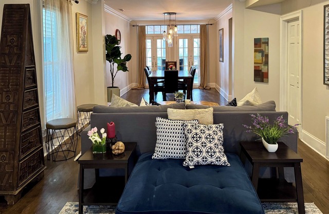 Ideal Group Getaway: Prime Location, Parking, Backyard, Sunroom & Pet-Friendly