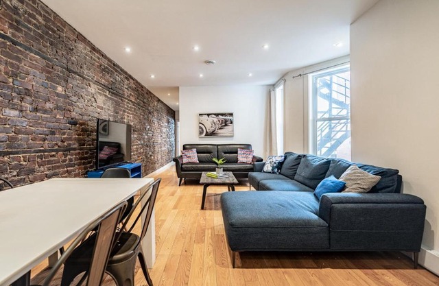 Ideal Group Stay in Charming Le Plateau Near Metro