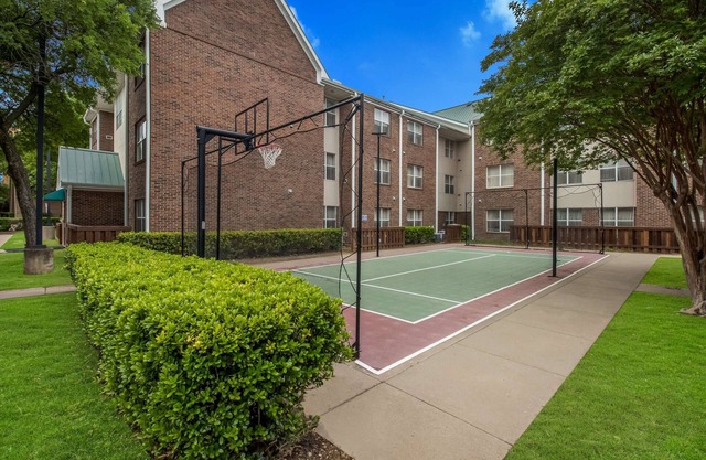 Ideal Location! Onsite Pool, Free Breakfast, Free Parking, Kitchen