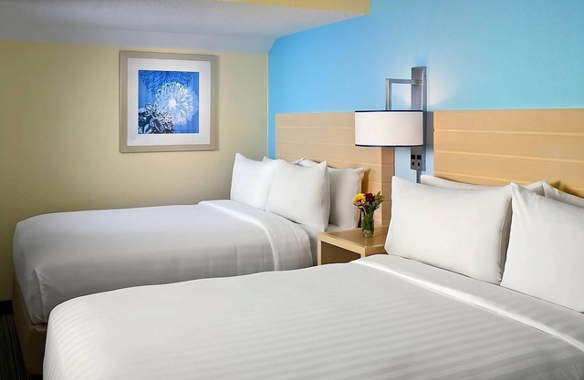 Ideal Mix of Comfort and Value! Free Breakfast, Pool, Near River Woods Park