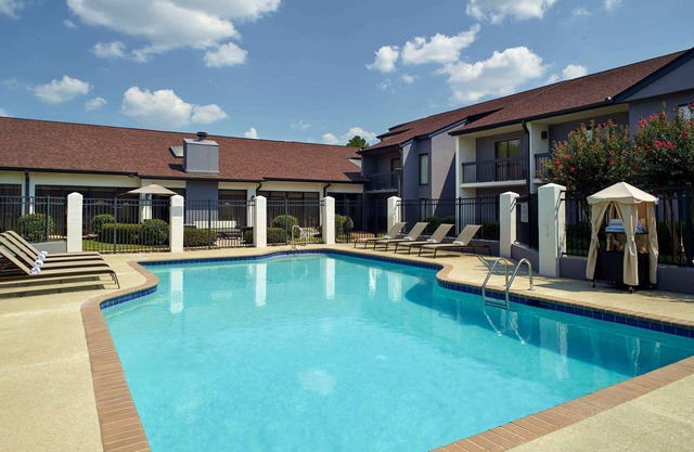 Ideal Mix of Value, Comfort and Convenience! Free Parking, Pets Allowed, Pool
