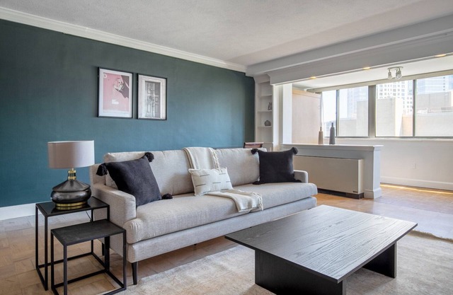 Ideal West End 1BR w/Gym, W/D, walk to MGH & T Stop