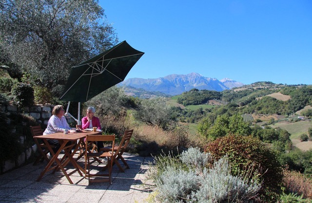Idyllic air-conditioned villa with mountain views. Nature, villages & vineyards.