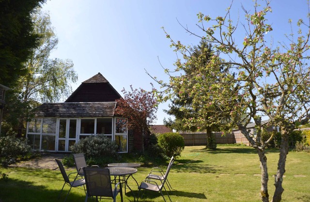 Idylic country cottage with hot tub on private estate