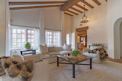 Idyllic Casita on Private Fairbanks Ranch Estate