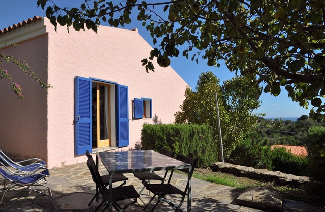 Idyllic, fascinating Holiday Home in an old shepherds village with sea view