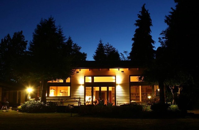 Idyllic Lakefront Getaway