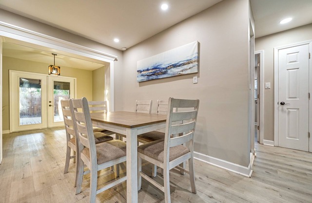 Idyllic Oldsmar Vacation Rental: 1 Mi to Beach!