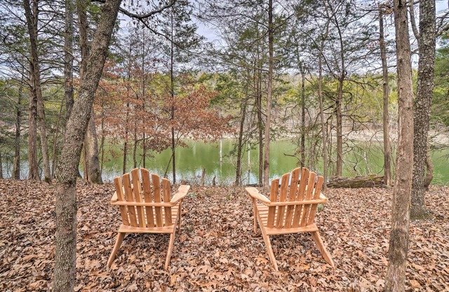 Idyllic Table Rock Lake Cabin w/Fire Pit!