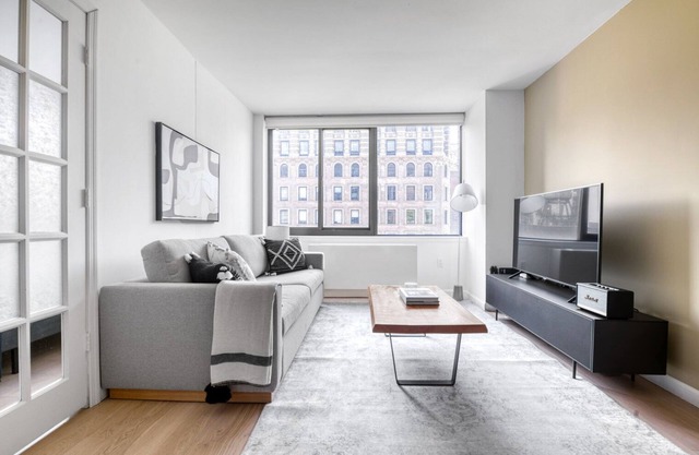 Idyllic Union Square 1BR, Doorman, Gym + Garden by Blueground