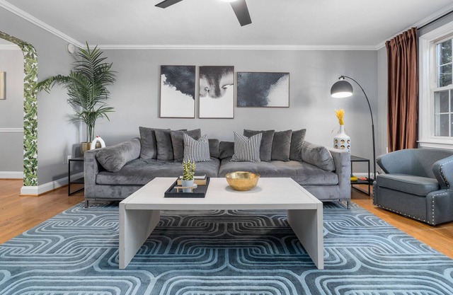 IG Worthy Townhouse w/ Parking Minutes From Colleges and Shopping