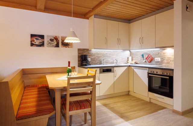 Iii, Ferienwohnung Unternberg , Balkon, Kochnische, 2 Schlafz. und 1 Wohnz., max 4 Pers
