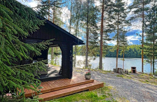 Iken Mökit